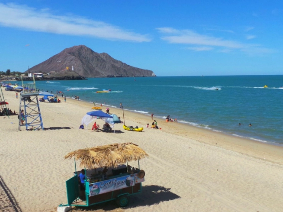  Con una nueva disposición oficial habrá libre acceso a las playas en México para los pobladores de ciudades en la costa y se evitará que esas zonas se sigan privatizando, aseveró hoy el presidente Andrés Manuel López Obrador. Foto La Jornada Baja California / Archivo