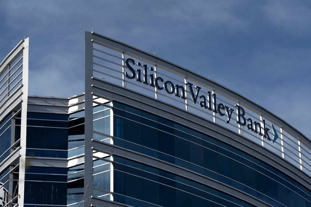 Luego del colapso del Silicon Valley Bank se observa un “freno repentino” en los préstamos al consumo, principal riesgo para una recesión, explicó el IIF.  Foto Afp / Archivo