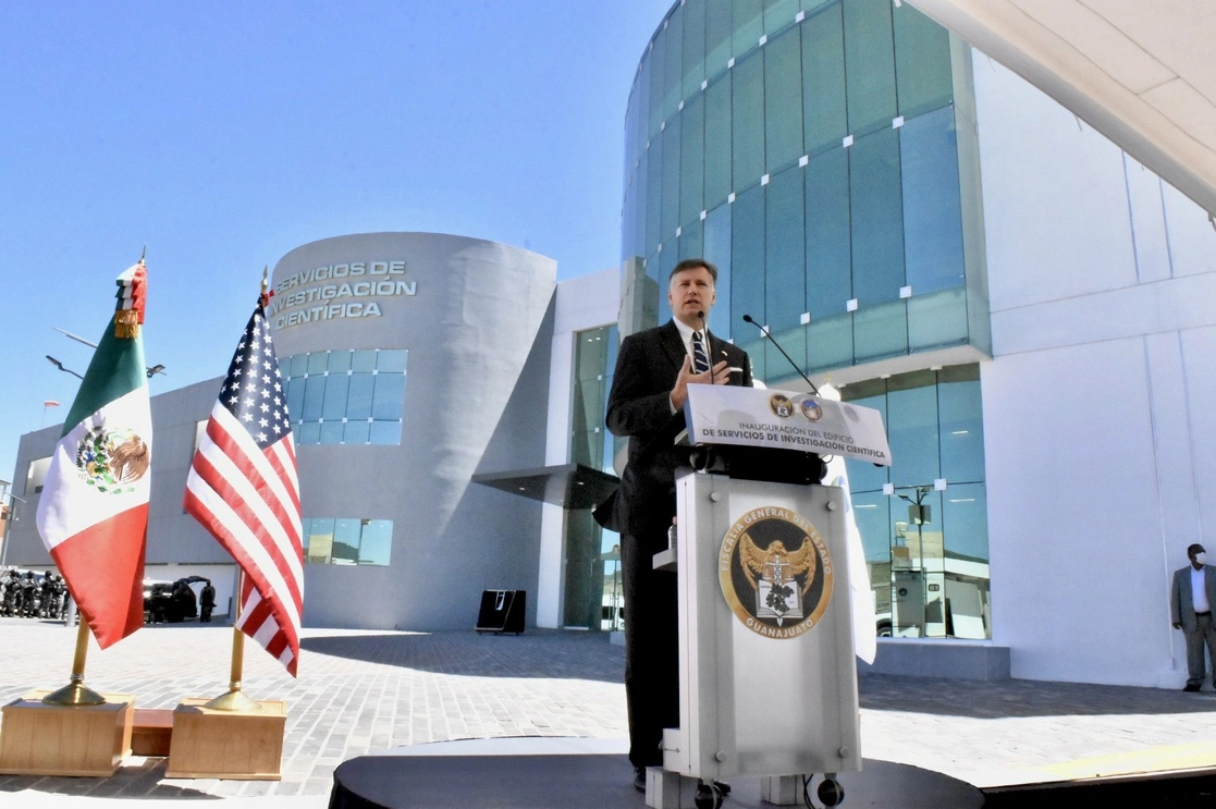 El embajador ofreció una conferencia a los medios a pocos días de que concluya su gestión. Foto tomada del Twitter de @USAmbMex / Archivo