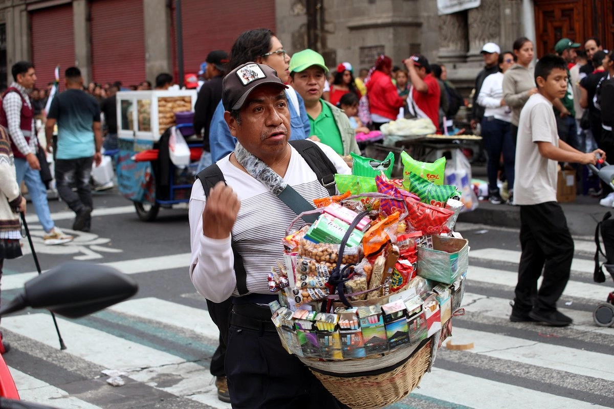 Vendedor ambulante en las calles del Centro Histórico de la Ciudad de México. Foto