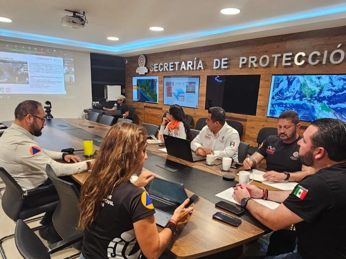 Se prevén lluvias fuertes a intensas e incluso de torrenciales a extraordinarias el lunes 10 de noviembre en las regiones norte, Mezcalapa, de los Bosques y tulijá tseltal chol”, agregó, el Sistema Estatal de Protección Civil.