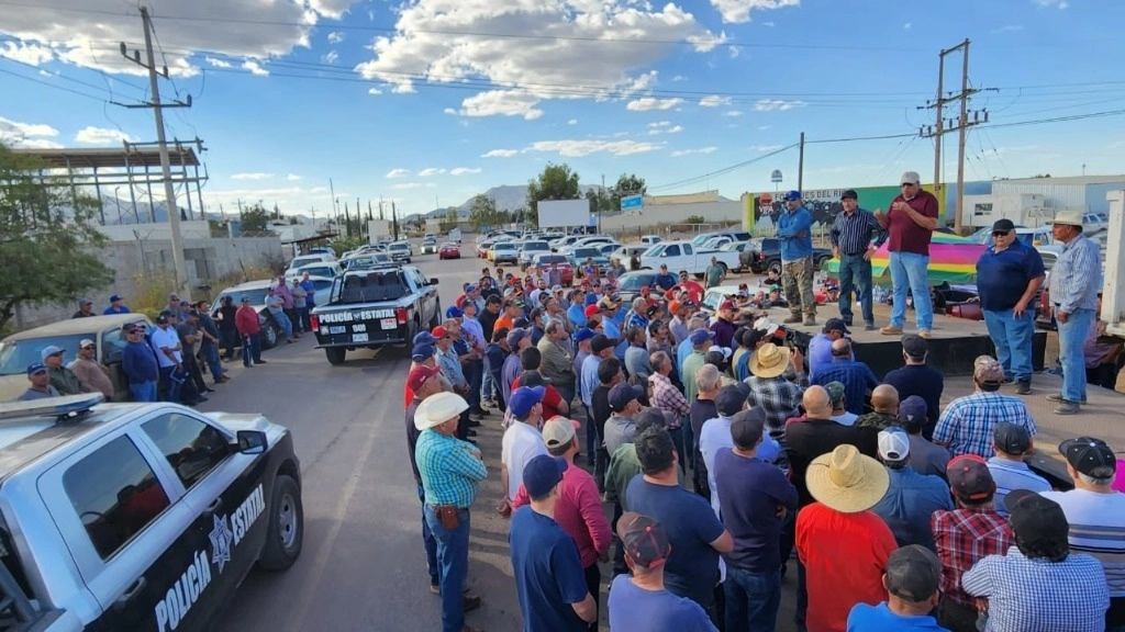 El Frente Unido del Río Sonora retiró los bloqueos que mantuvieron por más de 60 horas en las puertas más concurridas de la mina Buenavista del Cobre que explota Grupo México, propiedad de Germán Larrea en la sierra norte de Sonora. Foto Cristina Gómez Lima 
