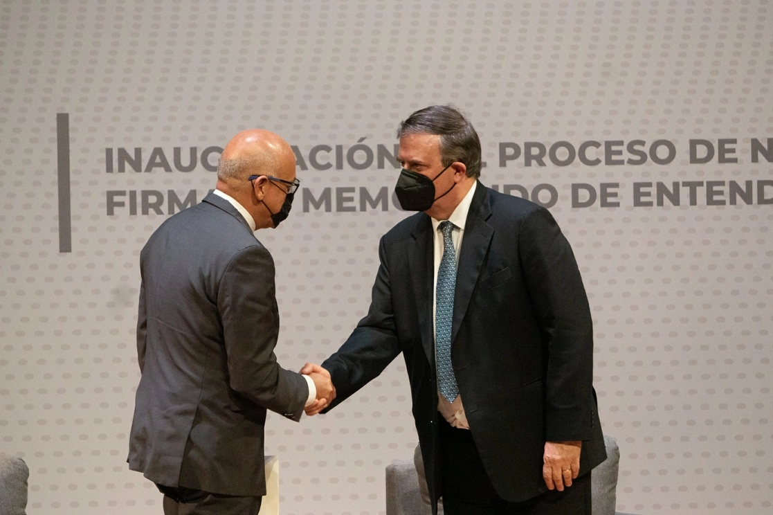 Inauguración del proceso de negociación y entendimiento de Venezuela, en el Museo Nacional de Antropología, el 13 de agosto de 2021. En la imagen, Jorge Rodríguez, presidente de la Asamblea Nacional de Venezuela, el canciller Marcelo Ebrard; Dag Nylander, del equipo facilitador noruego y Gerardo Blyde Perez, jefe de la delegación opositora del país sudamericano. Foto Pablo Ramos
