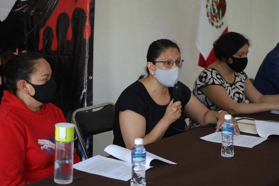 Los familiares de la activista Claudia Uruchurtu durante una conferencia para informar de su desaparición. Foto Jorge Pérez Alfonso / Archivo