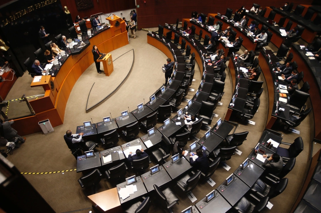 Sesión de trabajo en la Comisión Permanente, en el Senado de la República. Foto Guillermo Sologuren 
