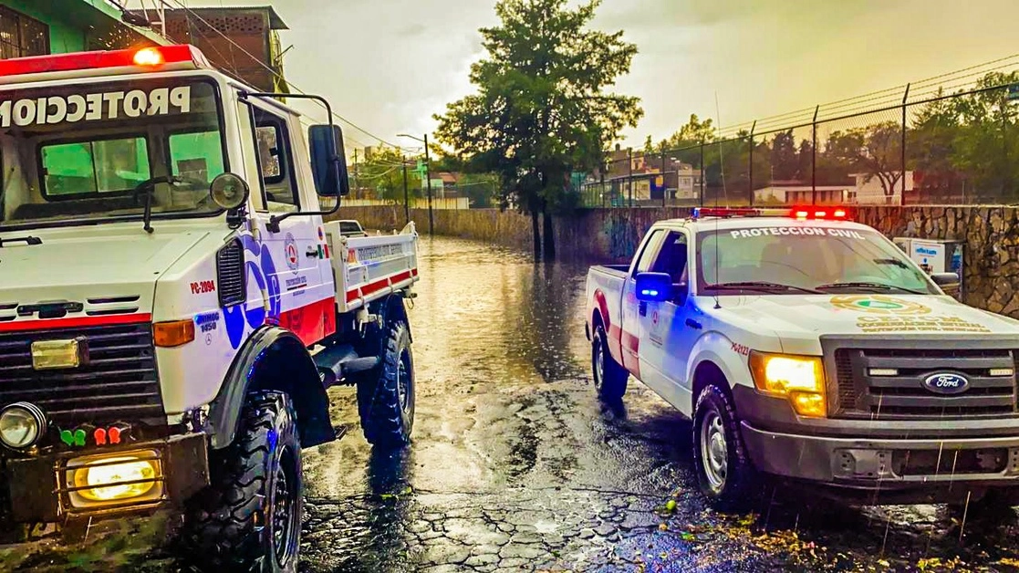 Las inundaciones y desbordamientos en Morelia, Michoacán, han sido causadas por las lluvias registradas en la últimas 24 horas en la región. Foto tomada del Twitter de @pcmichoacan / Archivo  