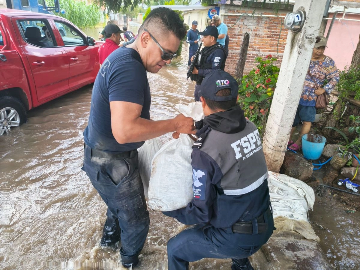 La Coordinación Estatal de Protección Civil reportó inundaciones en cuatro puntos donde el agua alcanzó una altura de 60 centímetros en el interior de viviendas y de 43 centímetros en vialidades.