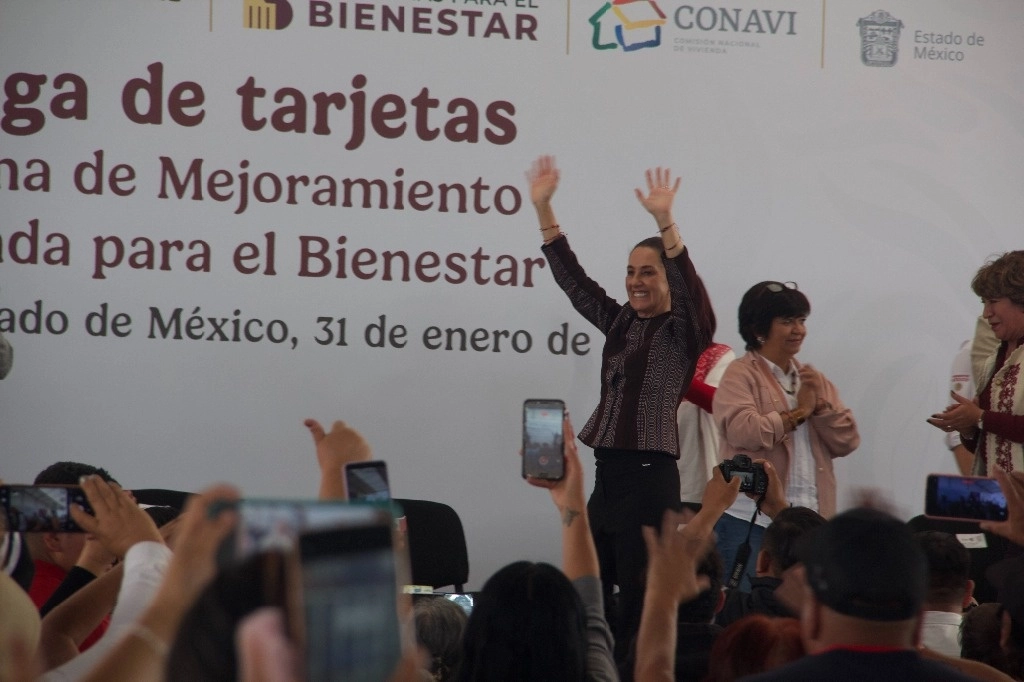 Previo al discurso de Claudia Sheinbaum, la gobernadora Delfina Gómez y el alcalde Adolfo Cerqueda, centraron su participación en informar que la presidenta no está sola. Foto René Ramón