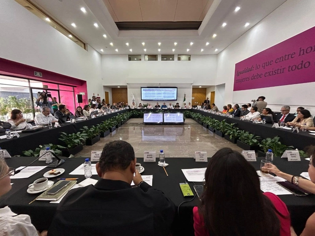 Sesión de trabajo del Instituto Estatal Electoral y de Participación Ciudadana de NL. Foto Tomada de https://www.facebook.com/ieepcnlmx