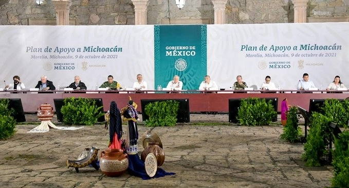 El funcionario acompañó al Presidente en la presentación del Plan de Apoyo a Michoacán. Foto Sedena