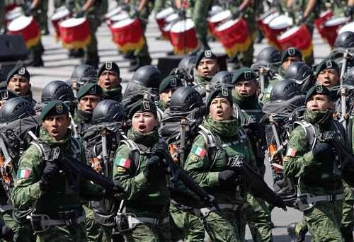 Integrantes del Ejército Mexicano durante un desfile militar en imagen de archivo. Foto Yazmín Ortega