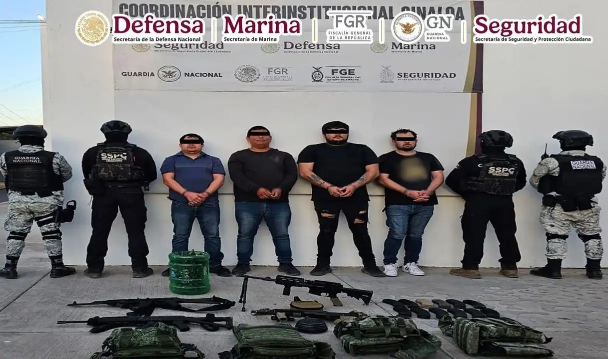  Barnabé "B", 'El Berna' y/o 'El Chupón', Noé "M", 'El Pinpon', Jesús "R" y Luis Antonio "I", fueron detenidos en Culiacán Sinaloa por autoridades federales. Foto 