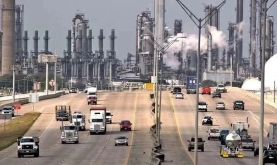 La petrolera indicó en un comunicado que a las 21:30 horas del 10 de octubre quedó  totalmente controlada la fuga, por lo que ya se pueden retomar actividades. Foto Ap / archivo