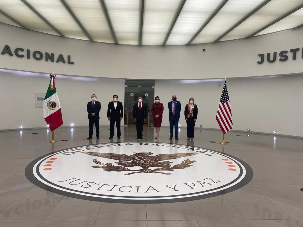 En la reunión, se reforzaron los lazos de cooperación entre la oficina de Asuntos Antinarcóticos y Aplicación de la Ley y la Guardia Nacional. Foto cortesía de la GN