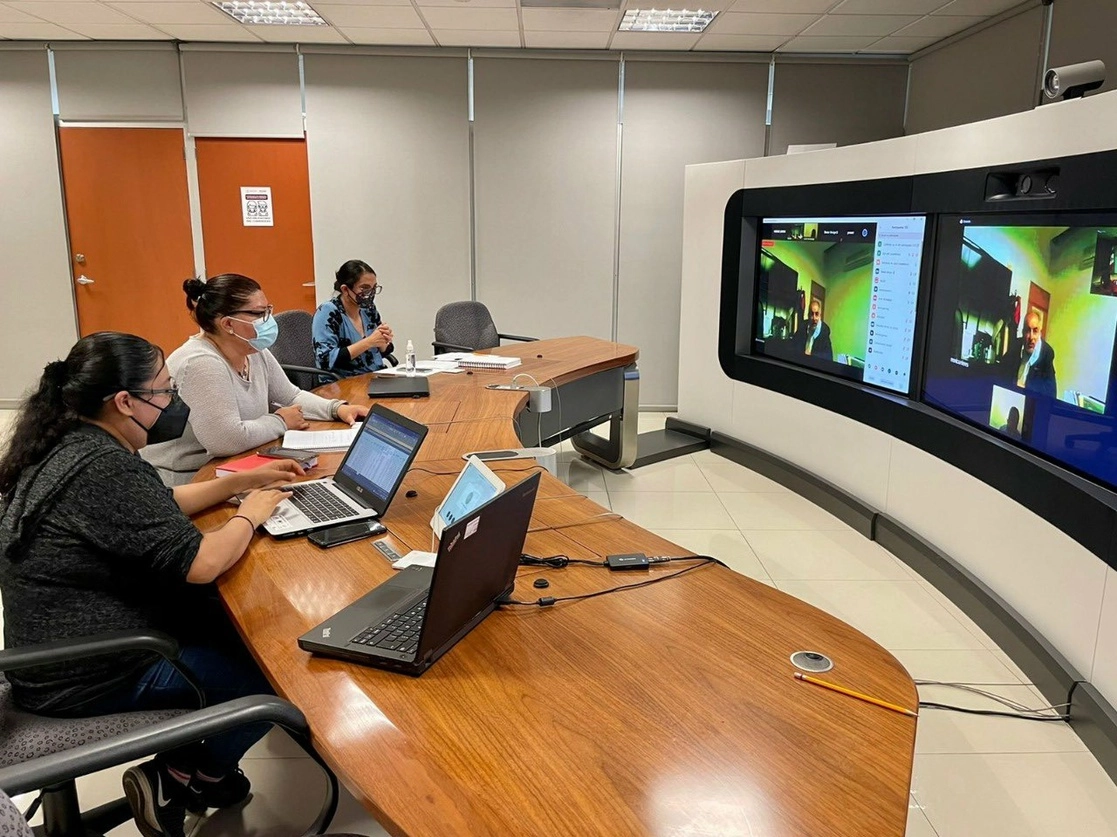 Funcionarios de Instituto de Salud para el Bienestar durante el encuentro virtual. Foto cortesía Insabi 