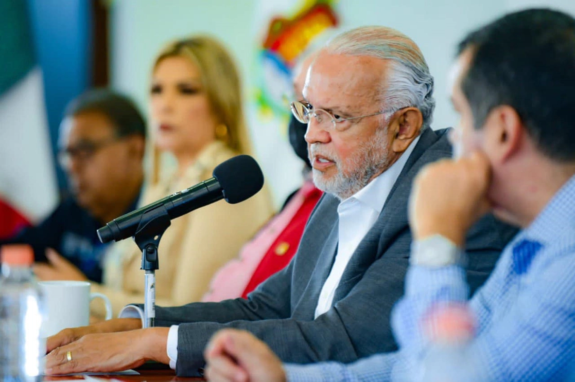 El gobernador nayarita, Miguel Ángel Navarro, ayer en la primera conferencia del año ante medios de comunicación. Foto tomada de https://www.facebook.com/MiguelAngelNavarroOficial