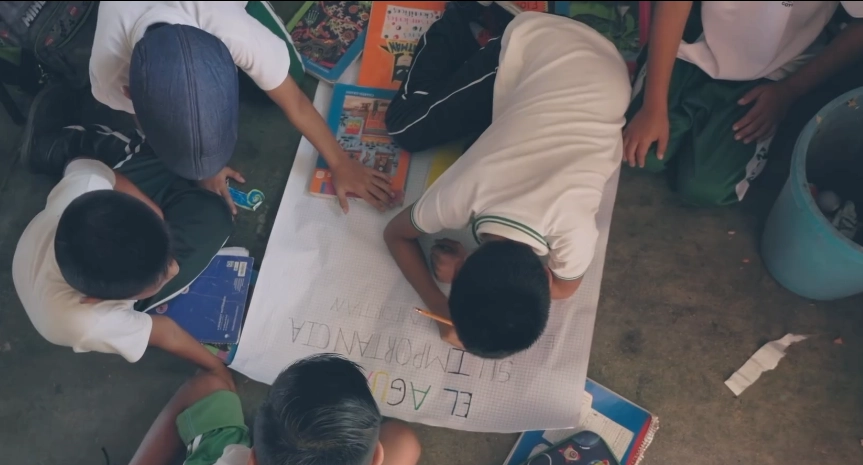 Alumnos de una escuela primaria de Guerrero. Imagen tomada del video compartido por la Fundación Niños en Alegría