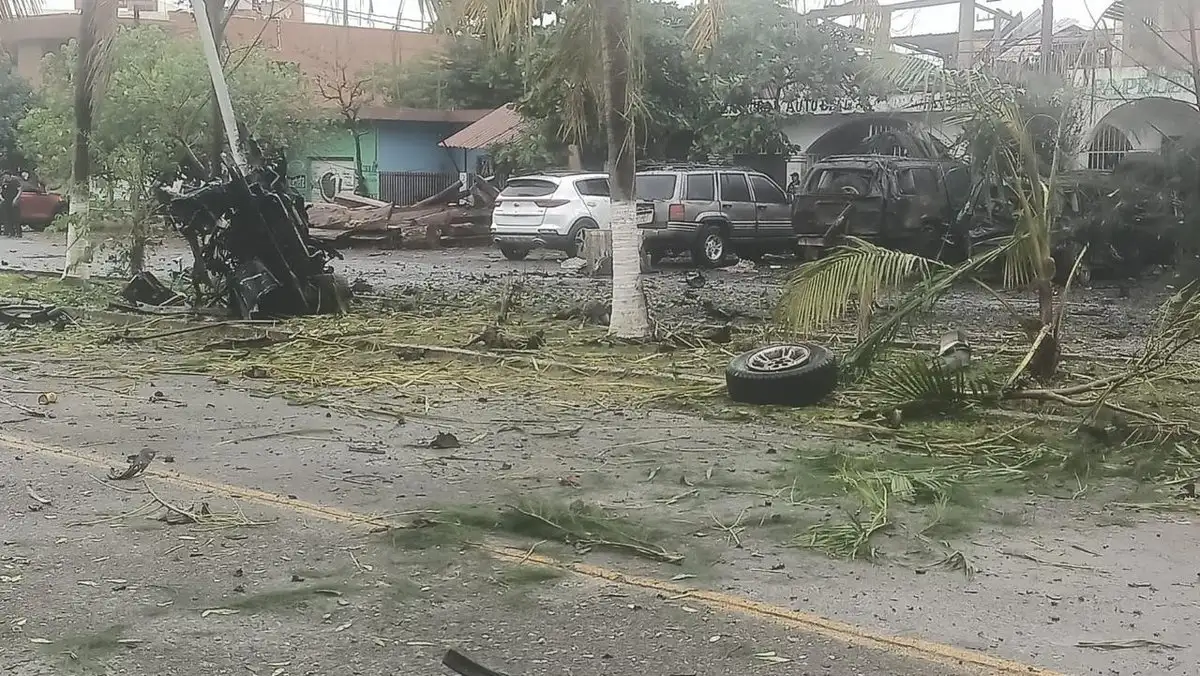 Ataque con explosivos en cuartel de policías comunitarios de Michoacán.