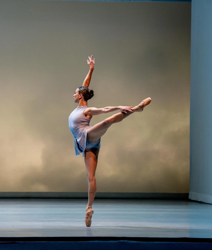 La bailarina Anaís Bueno, originaria de Córdoba, Veracruz, se integró al Joffrey Ballet de Chicago en 2013; desde entonces ha participado en varias agrupaciones. En la gala compartirá el escenario con José Pablo Castro Cuevas, quien también es integrante de esa compañía estadunidense. Foto cortesía de la artista