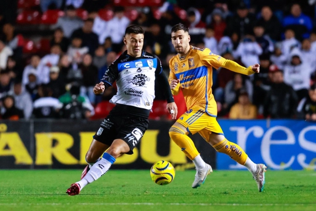 Una de las jugadas del encuentro. Foto Club Querétaro
