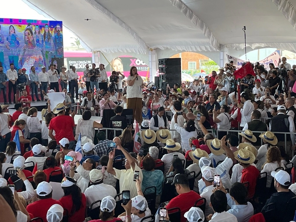 Xóchitl Gálvez estuvo en Boca del Río, Veracruz donde hizo planteamientos sobre política educativa. Foto Néstor Jiménez
