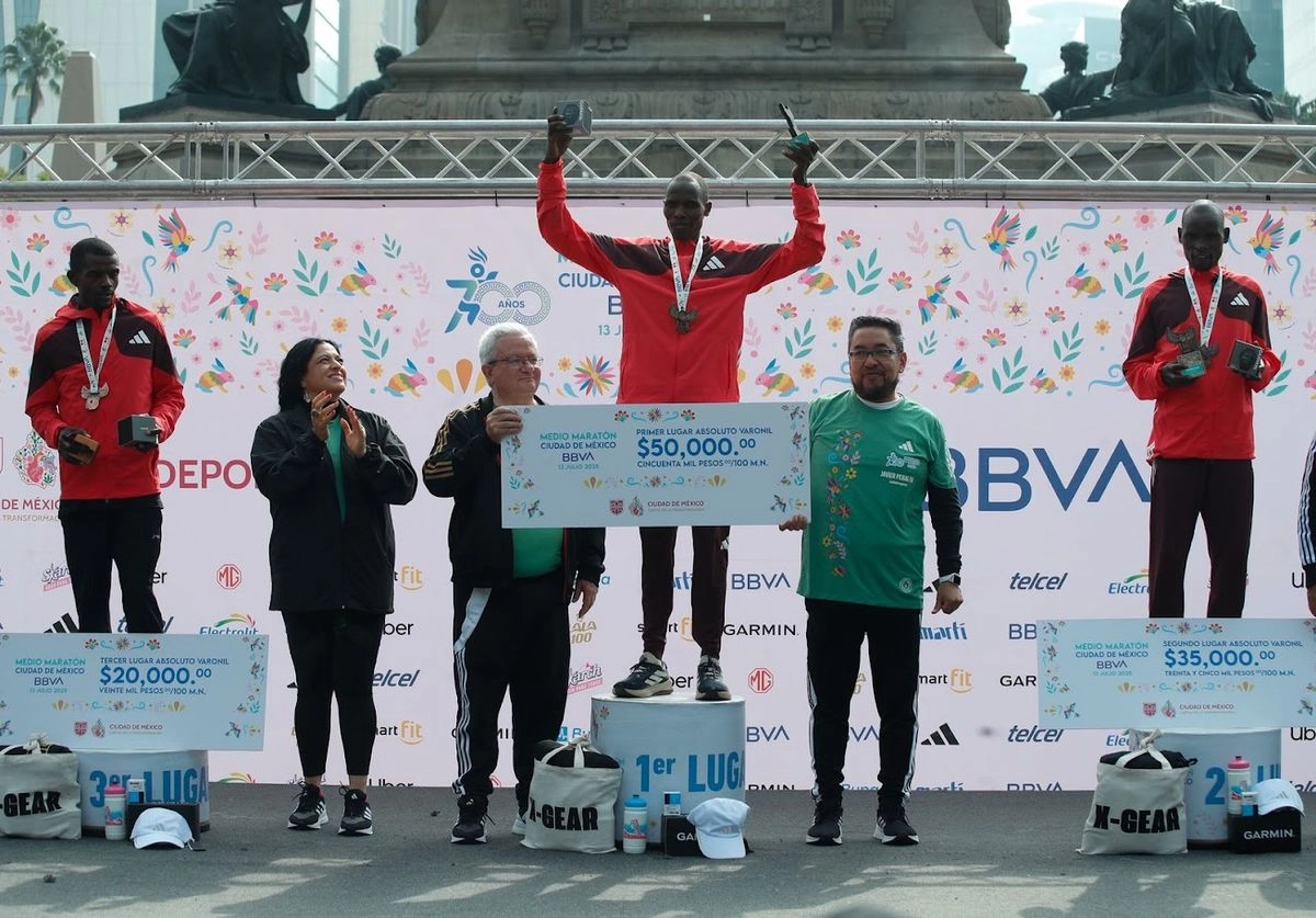 La edición del Medio Maratón de la Ciudad de México 2025 celebró los 700 años de la fundación de México-Tenochtitlán. Foto 