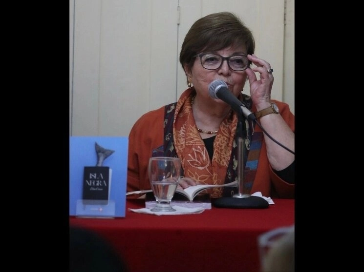 Elsa Cross es poeta, traductora literaria y doctora en filosofía por la Universidad Autónoma de México, donde es profesora titular de filosofía de la religión. Foto Yazmín Ortega Cortés / Archivo