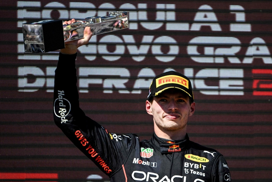 El piloto holandés de Red Bull  Max Verstappen, durante la premiación del Gran Premio de Fórmula Uno de Francia en el circuito Paul-Ricard en Le Castellet, sur de Francia, el 24 de julio de 2022. Foto Afp