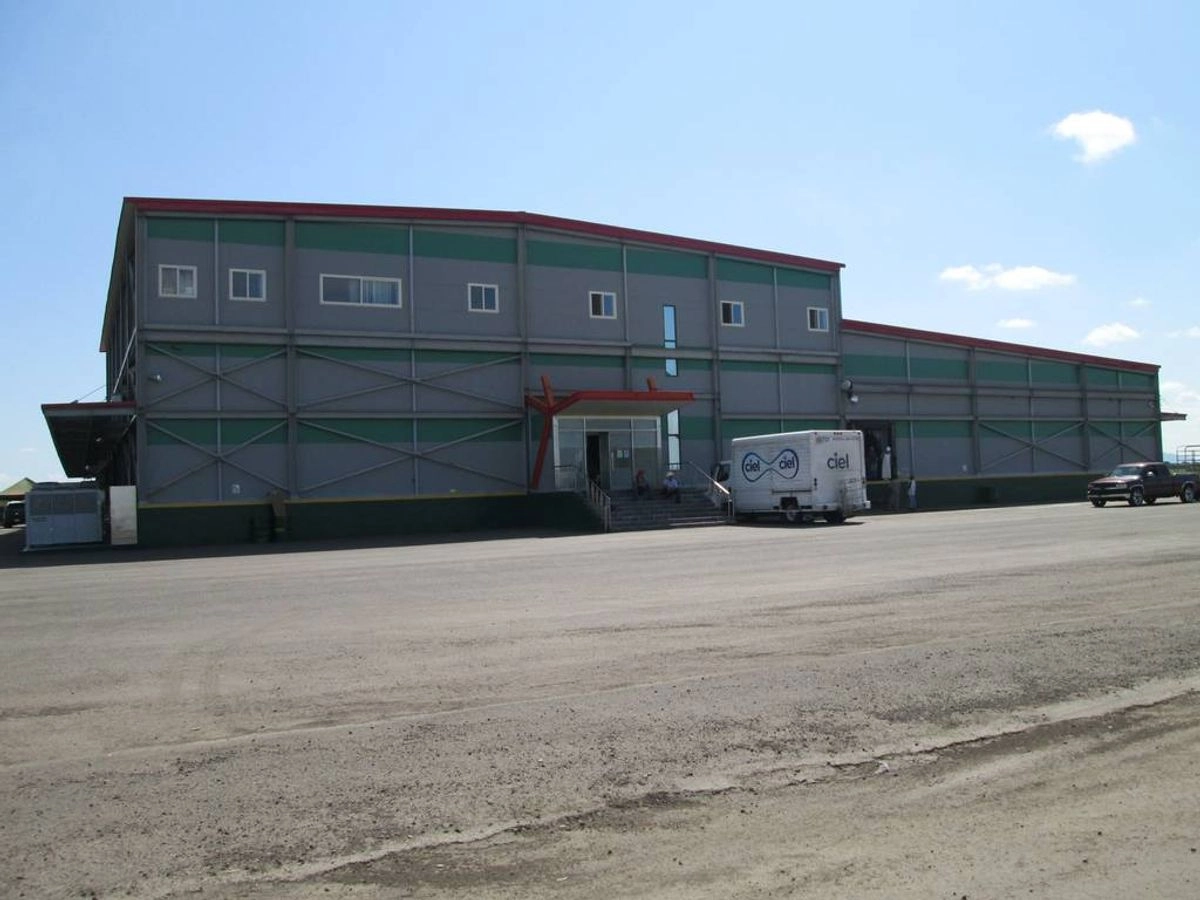 El gobernador, Esteban Villegas Villarreal, señaló que para aprovechar plenamente este rastro se requiere una inversión de 250 millones de pesos, destinados a la modernización de corrales, establos y la creación de una red de frío.  