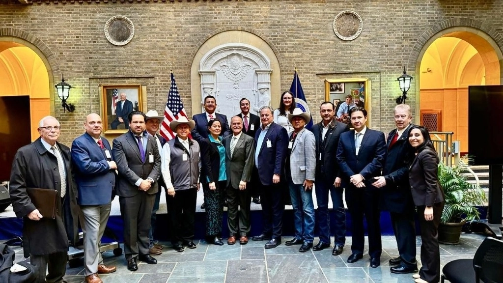 Los presidentes del Consejo Nacional Agropecuario, Juan Cortina Gallardo, y de la Confederación Nacional de Organizaciones Ganaderas (CNOG), Homero García de la Llata, lideraron la visita de trabajo a Washington con el fin de discutir con autoridades e industria estadounidense la regla de origen voluntaria Product of USA para productos cárnicos, el 8 de febrero de 2024. Foto tomada de Facebook "mxCNOG