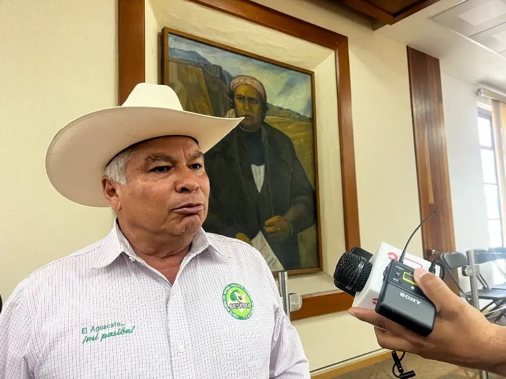 El dirigente de productores de aguacate de Morelos, Jesús Arenca Cano, se quejó de robos en sus cultivos, el 16 de julio de 2024. Foto Rubicela Morelos 