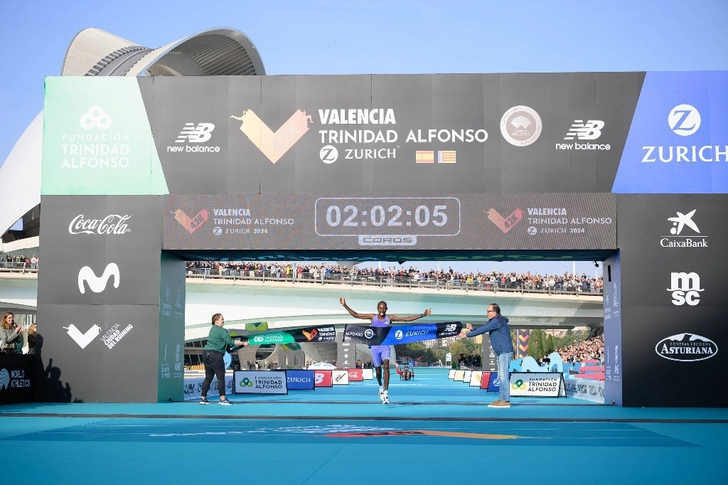 El keniano Sabastian Sawe firma la mejor marca del año en el Maratón Valencia Trinidad Alfonso Zurich. Foto Europa Press