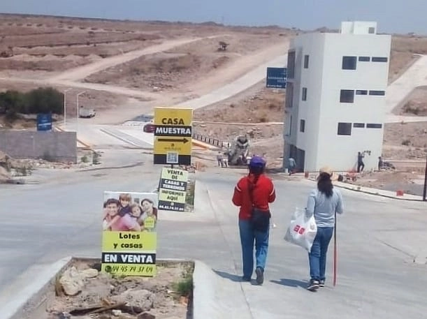 Uno de los terrenos cercanos a la comunidad de San Marcos Carmona, municipio de Mexquitic, SLP, en los que más de una docena de inmobiliarias construyen centros habitacionales, lo que pone en riesgo el río Calabacillas. Foto Alfredo Valadez Rodríguez 