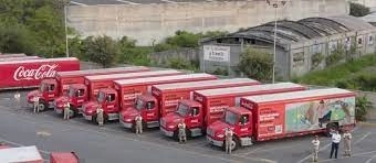Camiones distribuidores de Coca Cola en imagen tomada de la página oficial de Arca Continental
