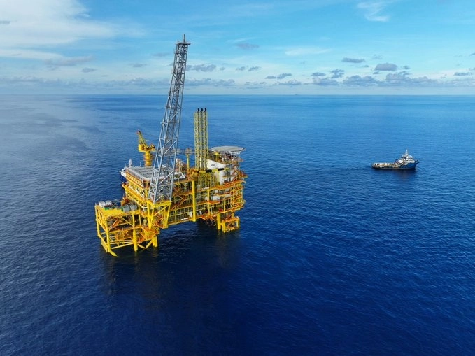 ell registró ganancias de 6 mil 300 millones de dólares en el segundo trimestre, lo que supone un descenso de 19 por ciento. Foto @Shell