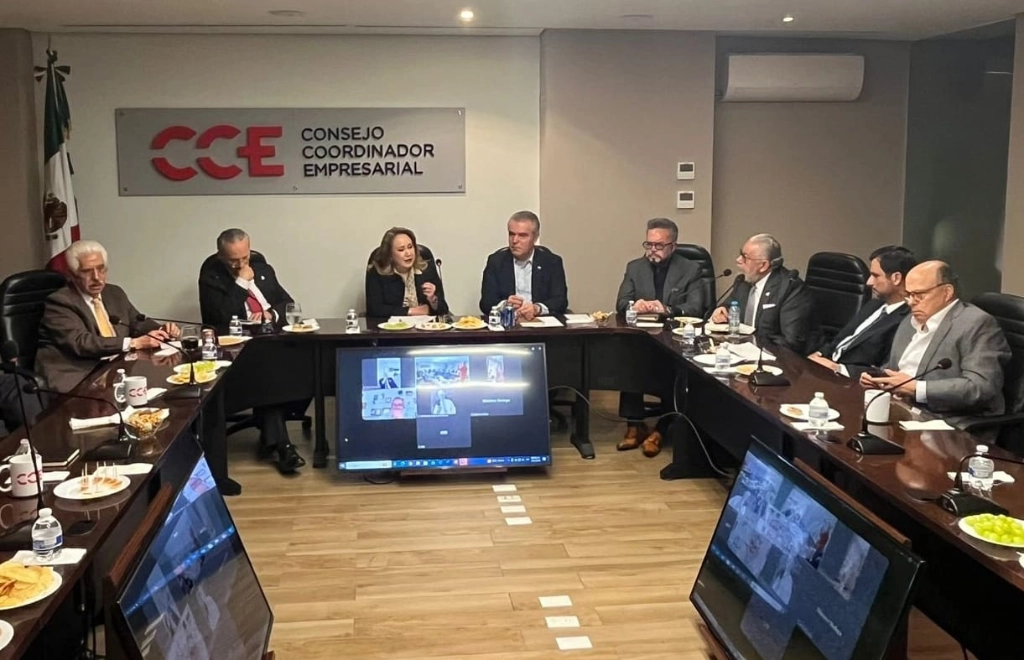 De acuerdo con el equipo de comunicación de la ministra de la Suprema Corte de Justicia de la Nación (SCJN), la reunión fue con la Comisión Ejecutiva del CCE y las cámaras empresariales que la integran, en el que intercambiaron reflexiones en torno a la reforma al Poder Judicial. Foto Cortesía