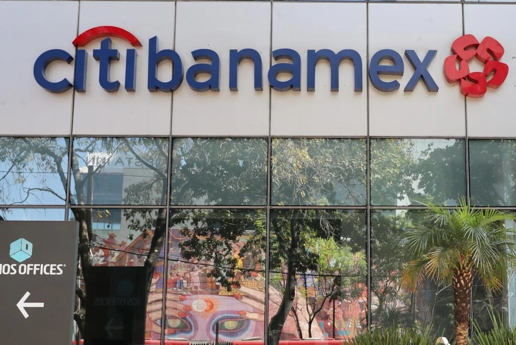 Luego que Citigroup anunció que venderá los negocios de banca minorista y empresarial de Citibanamex, el secretario de Gobernación, Adán Augusto López Hernández, recalcó que ahora hay instrumentos legales que permiten garantizar que en operaciones bursátiles de ventas de acciones se paguen los impuestos que corresponde. Foto Roberto García Ortiz