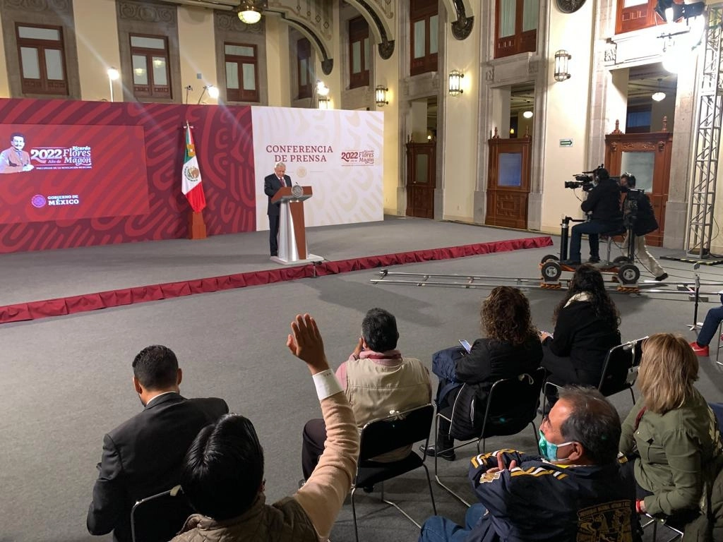 El presidente Andrés Manuel López Obrador durante su conferencia matutina en Palacio Nacional, en la Ciudad de México, el 17 de junio de 2022. Foto Pablo Ramos