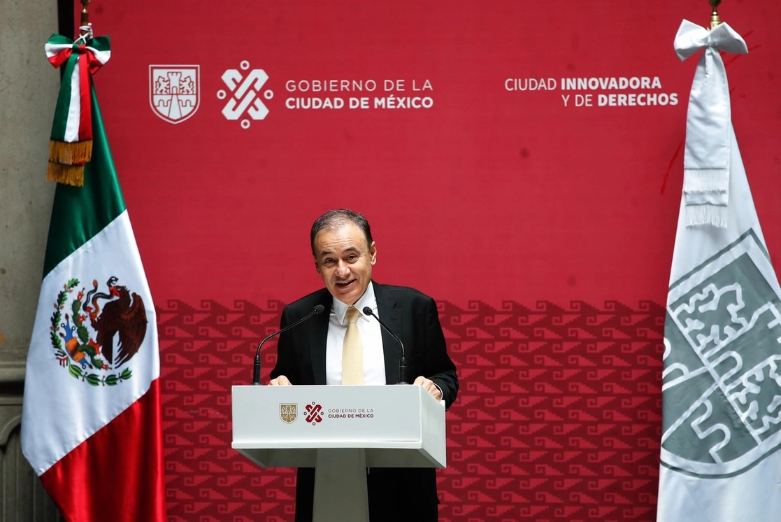 El gobernador de Sonora, Alfonso Durazo, durante una firma de convenio con el gobierno de la CDMX, el pasado junio. Foto Cristina Rodríguez