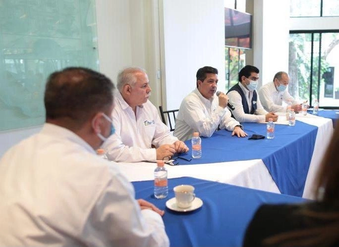 A pesar del desafuero que aprobó el Congreso de la Unión, el gobernador de Tamaulipas sostuvo una reunión con su gabinete. Foto @fgcabezadevaca