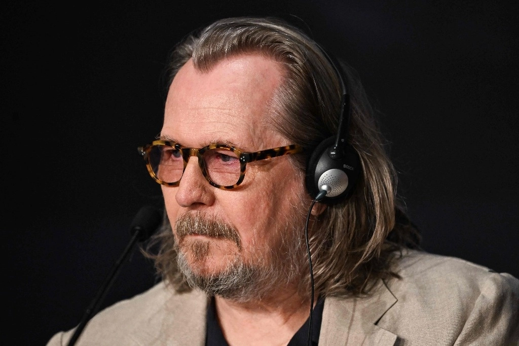 Gary Oldman en la rueda de prensa de la cinta ‘Parténope’, dirigida por el italiano Paolo Sorrentino. Foto Afp 