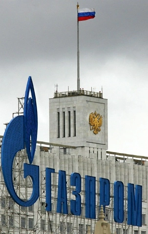 El gigante ruso del gas natural Gazprom reportó una pérdida neta de 629 mil millones de rublos (seis mil 900 mdd) el año pasado. Foto Afp