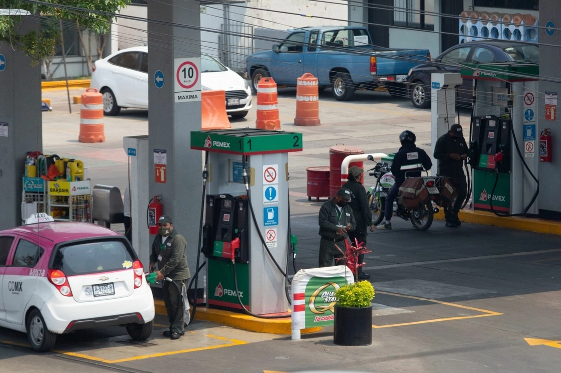 El precio promedio es de 20.30 pesos (el litro) la gasolina regular; 22.39 la Premium y 21.62 el diésel, dijo el titular de la Profeco. Foto Cuartoscuro / Archivo 