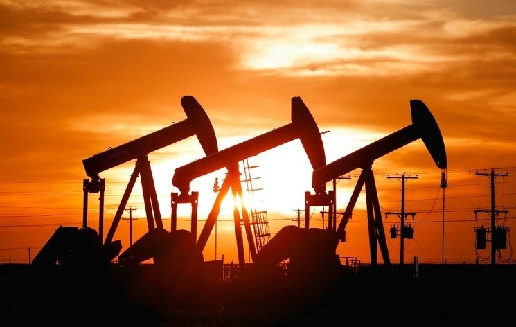 En el documento, el gobierno federal propuso, que para impulsar y fortalecer la infraestructura de producción de Pemex, asignar 222 mil 994 millones de pesos. Foto Ap
