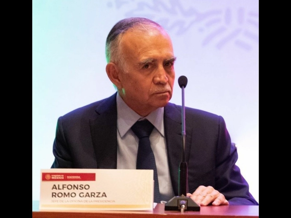 Con el fin de mantener finanzas públicas sanas, la actual administración ha “restringido” el gasto, mientras que la inversión pública está dirigida a proyectos estratégicos, dijo Alfonso Romo. Foto Pablo Ramos / Archivo
