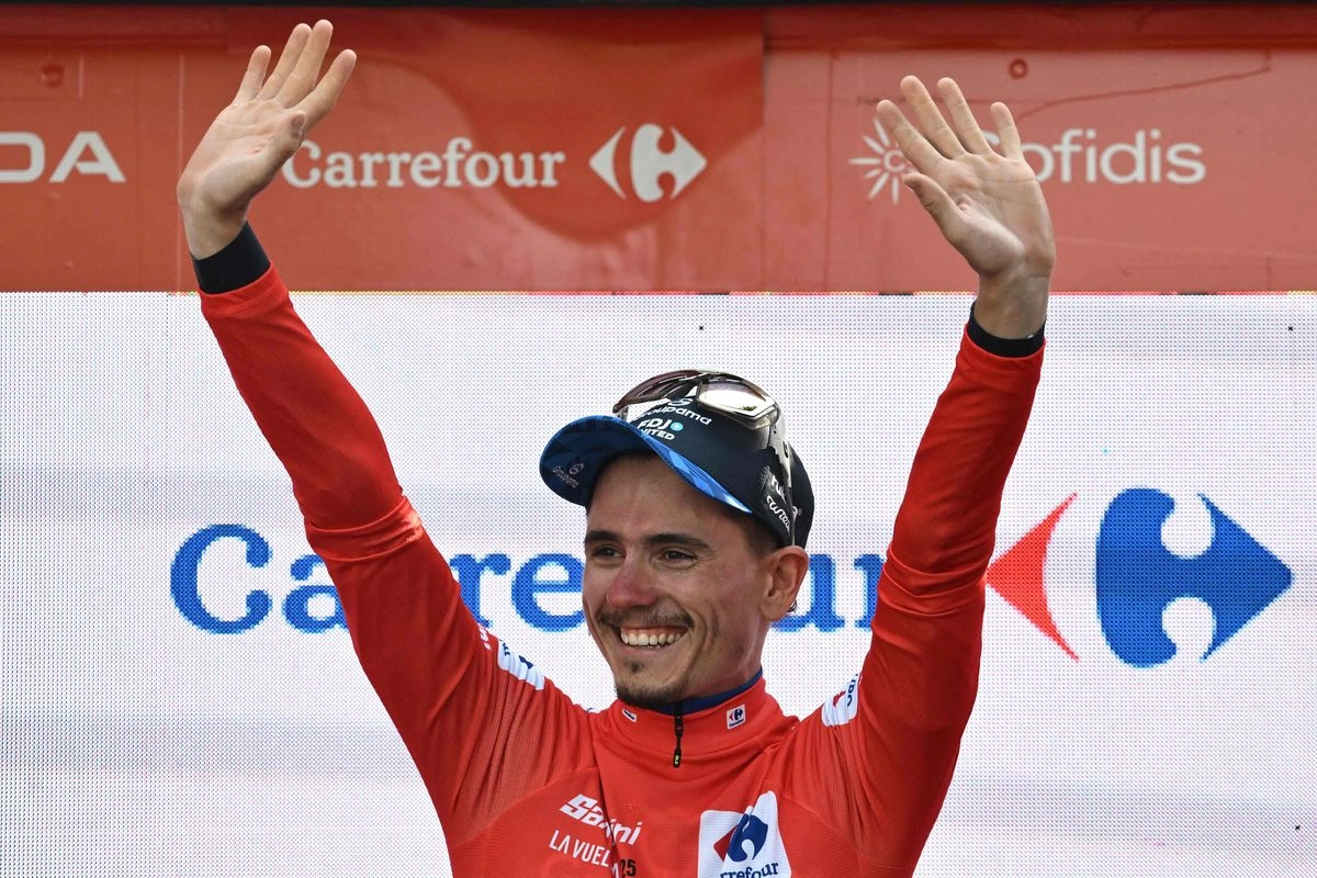 El francés David Gaudu arrebató al danés Jonas Vingegaard el maillot rojo en la cuarta etapa de la Vuelta a España, que se disputó entre Susa (Italia) y Voiron (Francia), el 26 de agosto de 2025. Foto 