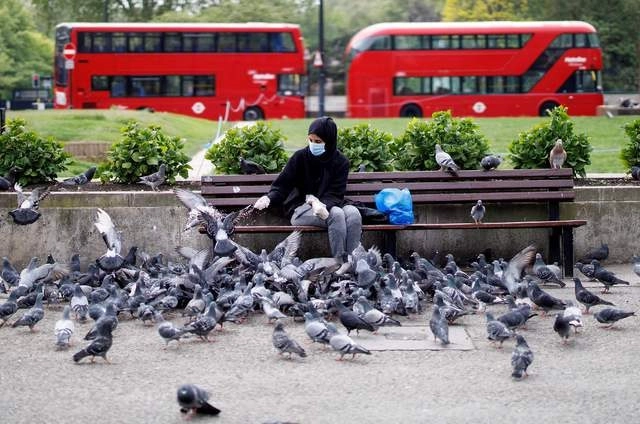 Las víctimas mortales por coronavirus ascienden a 21 mil 92 en Gran Bretaña. La imagen, en Londres. Foto Afp 
