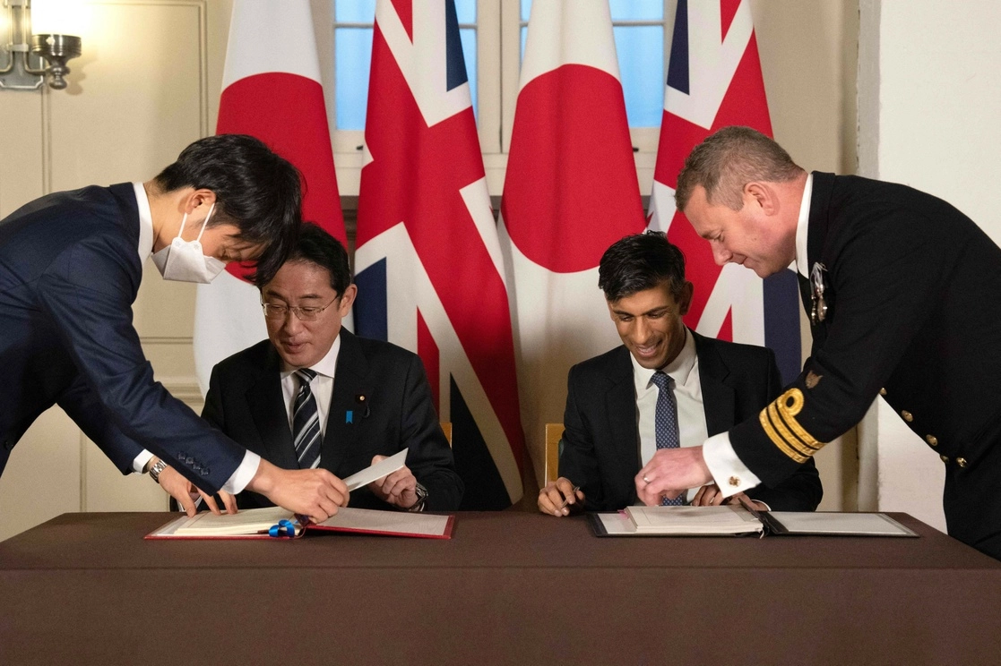 El primer ministro británico, Rishi Sunak, y su par japonés, Fumio Kishida, firmaron un acuerdo de defensa de “enorme importancia”, el 11 de enero de 2023. Foto Afp 