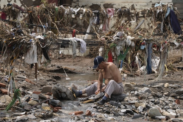 Damnificado por inundaciones en la aldea de Nanxinfang en las afueras de Beijing. Foto Ap