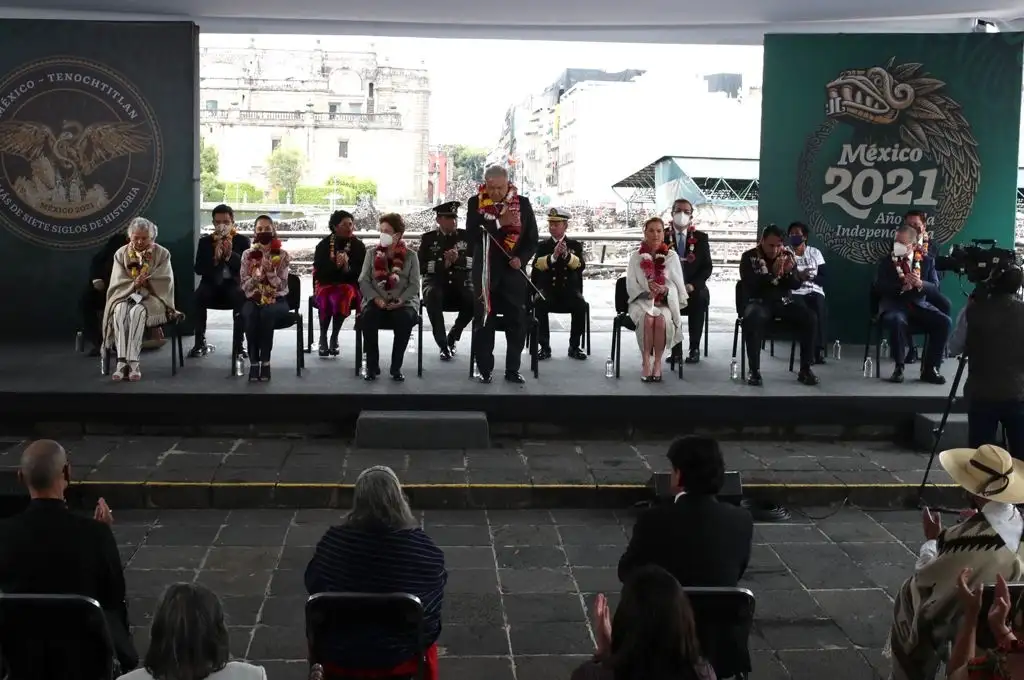 El presidente Andrés Manuel López Obrador encabeza la ceremonia del 700 aniversario de la fundación de Tenochtitlán, en el Centro Histórico de la CDMX. A la derecha del Presidente lo acompañan la secretaria de Gobernación, Olga Sánchez Cordero; la jefa de Gobierno, Claudia Sheinbaum, y la ex presidenta de Brasil, Dilma Roussef. Foto José Antonio López